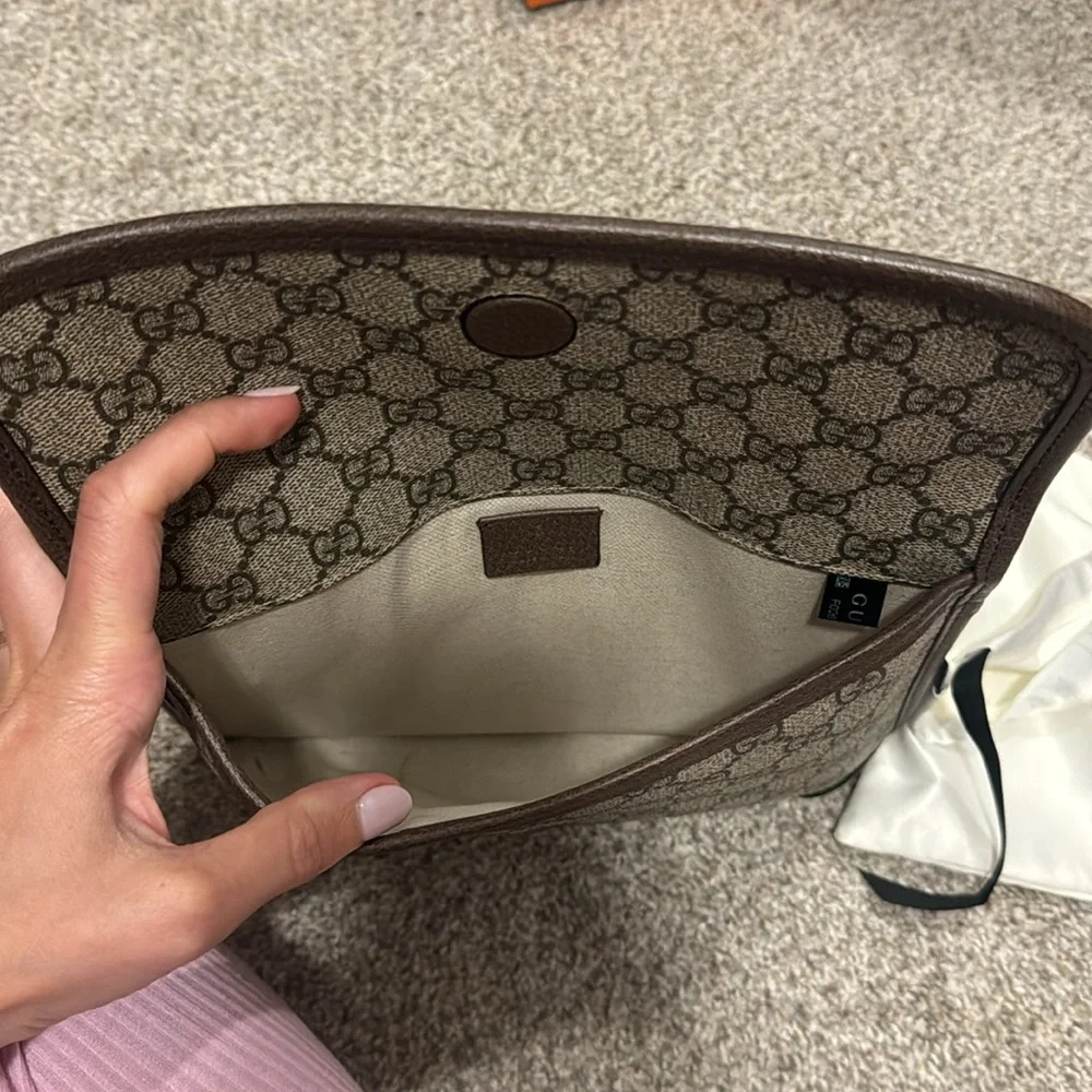 Gucci Beige GG Pattern Crossbody Bag - Picture 4 of 12